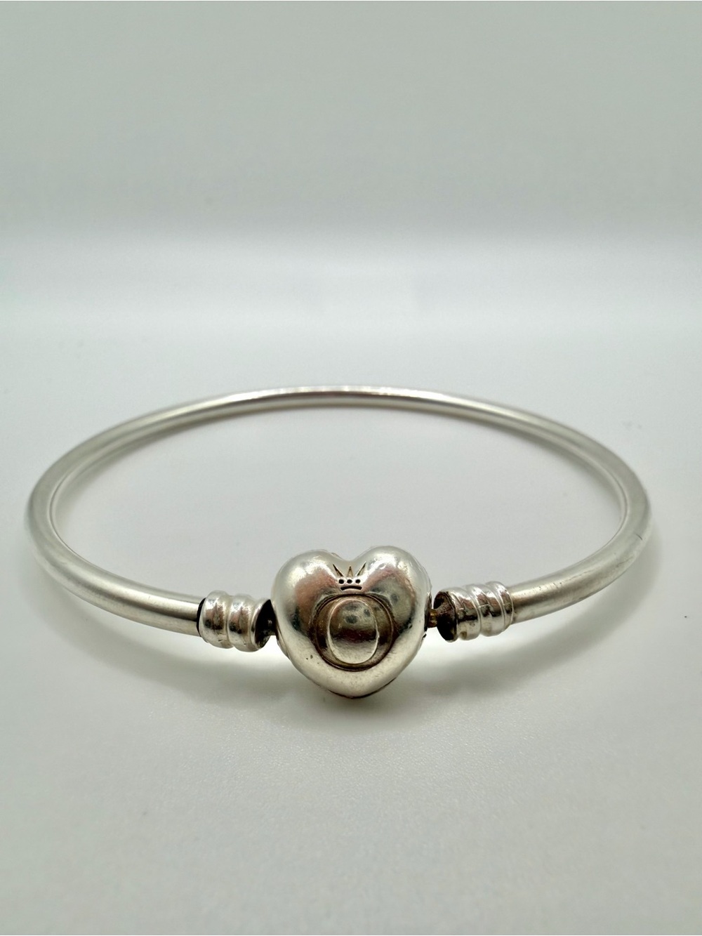 Authentic Pandora Moments Heart Clasp Bangle Sterling Silver 925 ALE 19cm